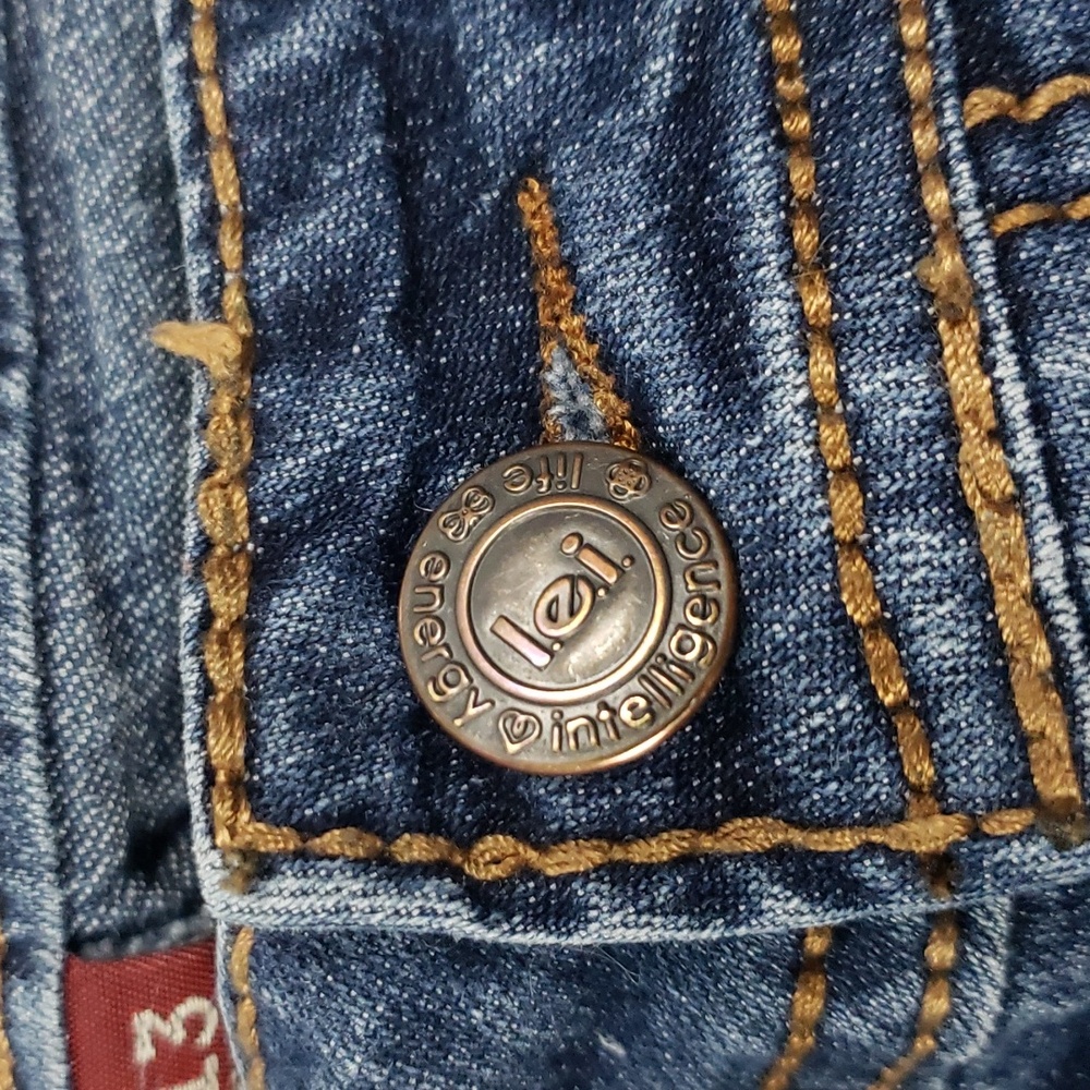 LEI -Ashley' low-rise Bootcut stretchy jeans - Picture 3 of 11
